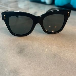 GUCCI Sunglasses GG 1082/S 001 Black.